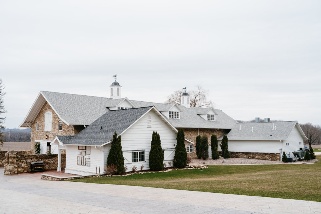 A photograph of the Mayowood Stone Barn wedding venue located in Rochester Minnesota