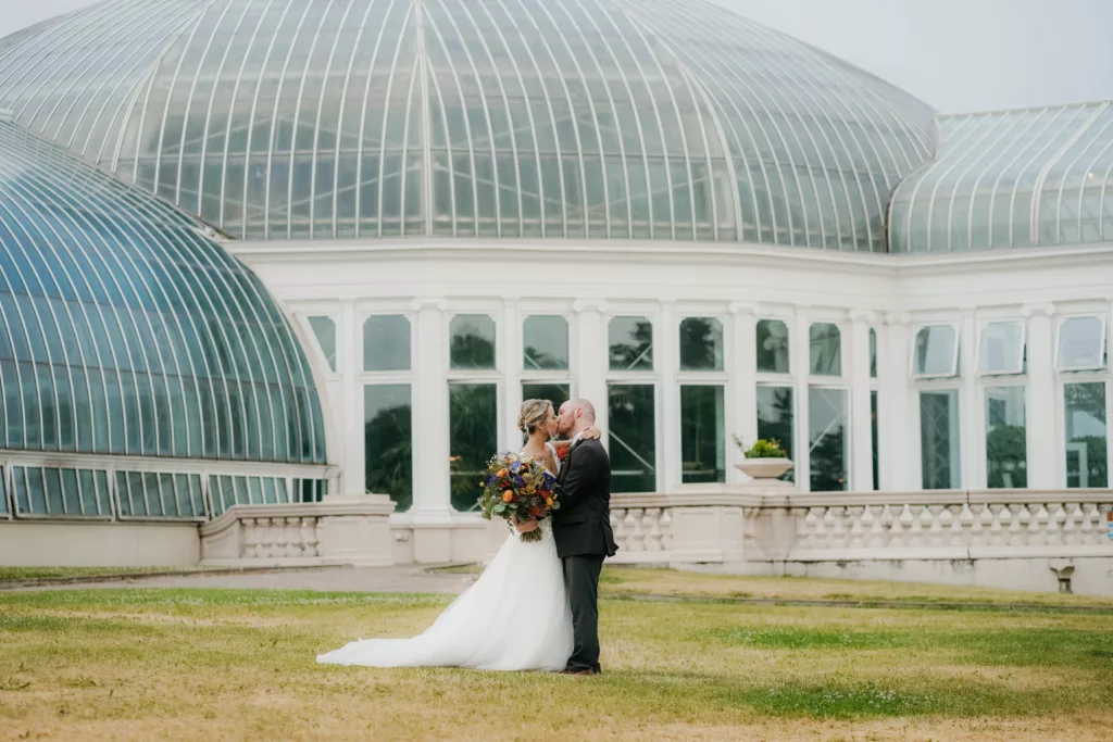 Couple getting married at the Como zoo conservatory