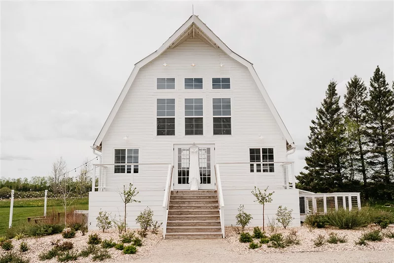 Ivory North is a Minnesota wedding venue located just north of the Twin Cities. The perfect modern barn wedding venue in Minnesota.
