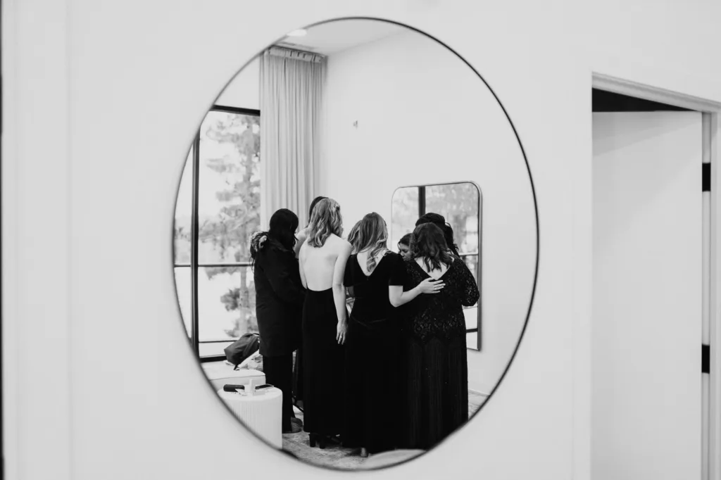 bridesmaids praying before the wedding ceremony at catalyst nature link