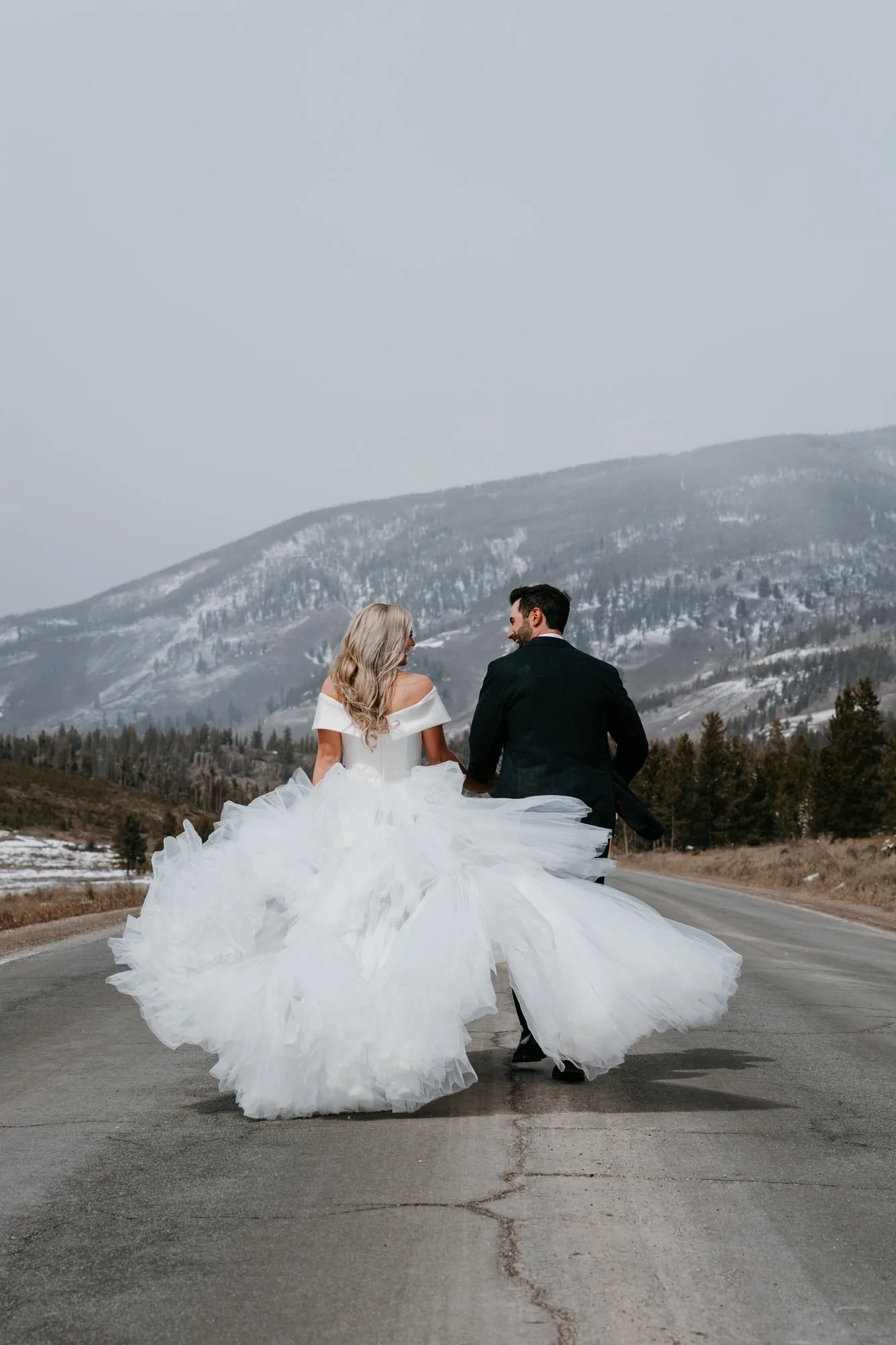 bride and groom getting married in Silverthorne Colorado