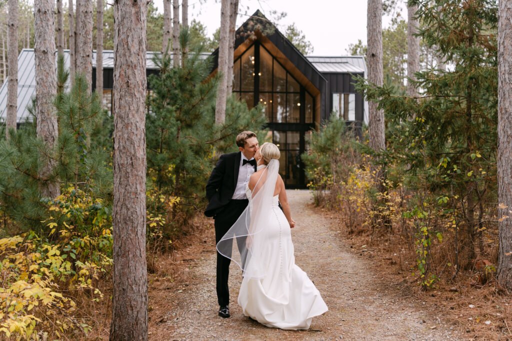 Winter wedding at Pinewood Weddings and Events shot by Lulle Photo and Film, a wedding photographer based in Minnesota